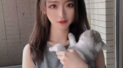 小姐姐喝酒要找小哥哥吗,小姐姐饮酒，小哥哥相伴？